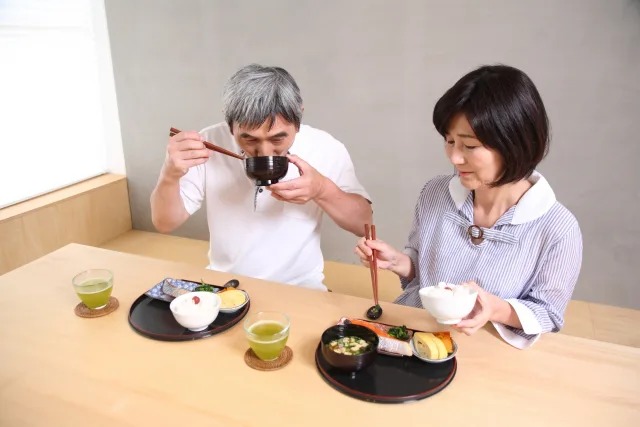 介護食の味噌汁の具やレシピ・作り方を解説!とろみの付け方と必要な理由!【高齢者向け】