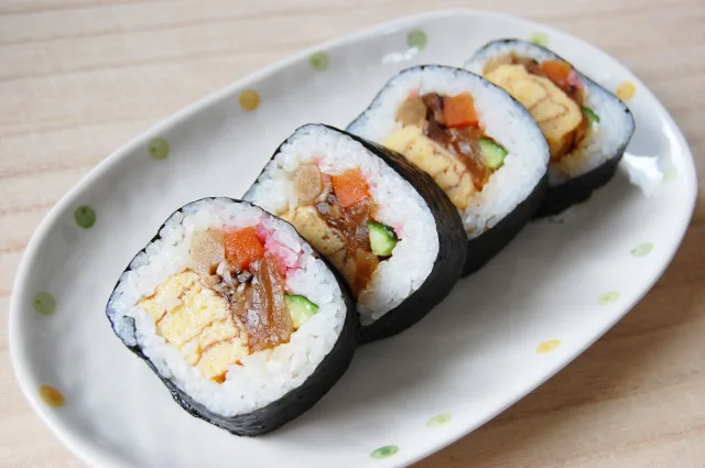 介護食向け太巻きレシピ3選!材料や高齢者でも食べられる柔らかい作り方のポイント・注意点を解説!